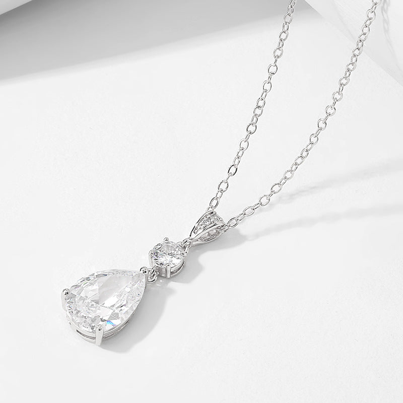 Simple And Fresh Water Drop Zircon Pendant Necklace